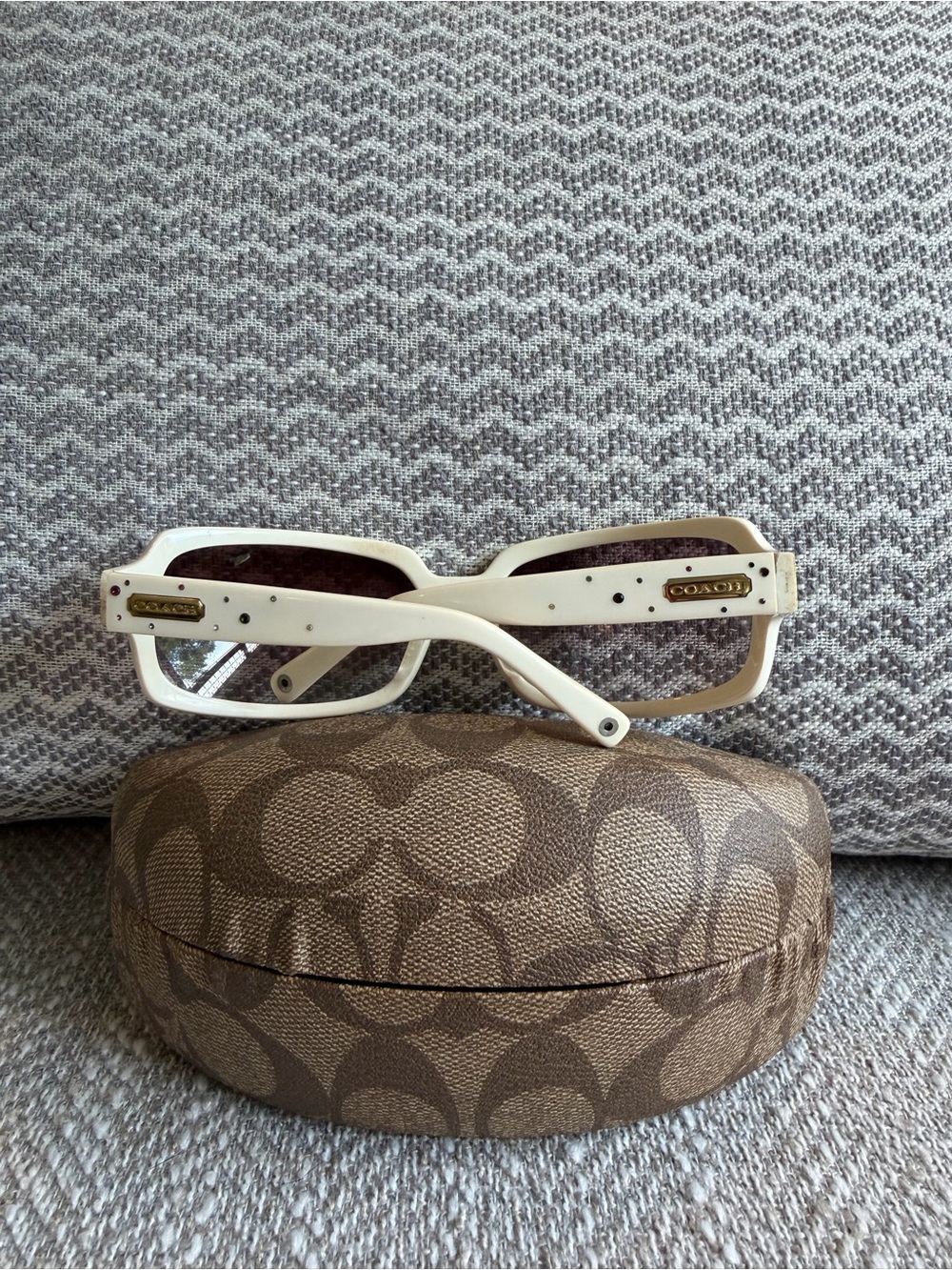 Coach Samantha S425 White Oversized Sunglasses + Signature Case - Picture 2 of 4